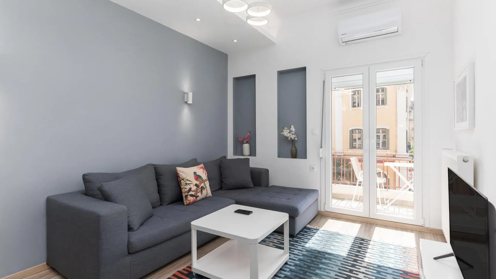 Liberty Apt By Halu! Apartments contacts